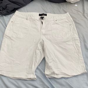 Lane Bryant White Bermuda Shorts Spring Summer plus size
